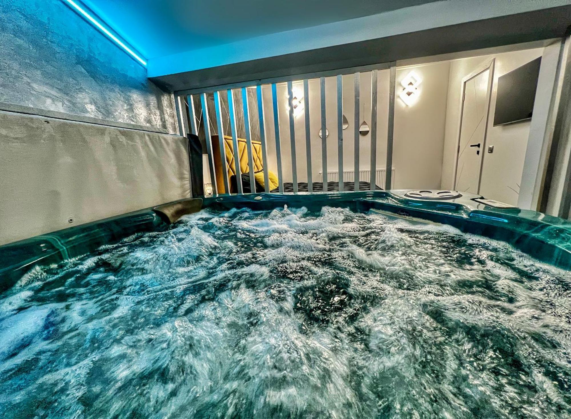 Luxor - Jacuzzi&Cozy Apartments Sibiu Extérieur photo